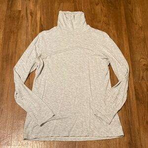 Tahari Light Gray Turtleneck top stretch